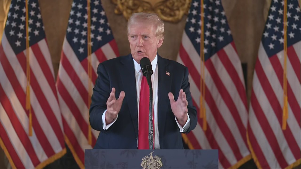 Donald Trump holds news conference [FULL]