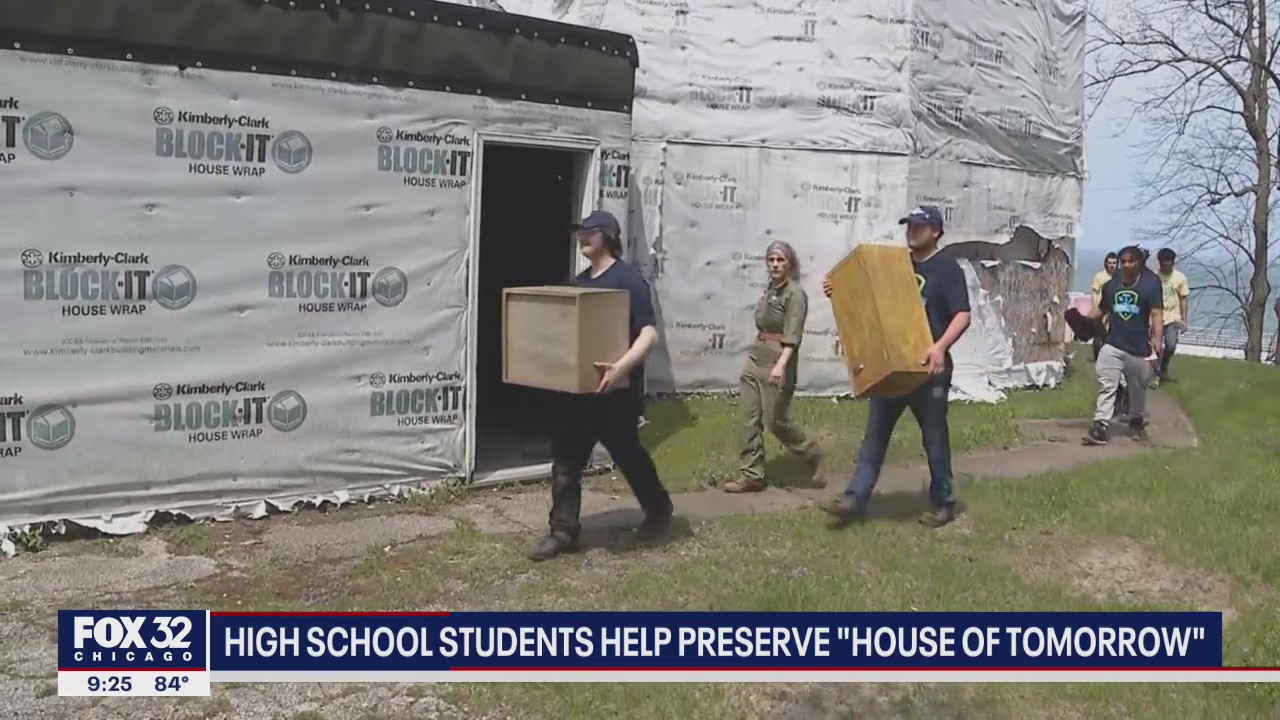 Indiana high school students help preserve 'House of Tomorrow'