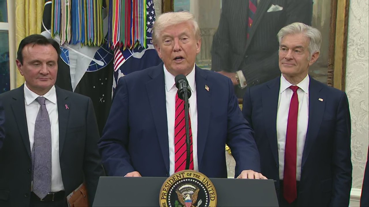 Pres. Donald Trump makes Oval Office announcement on drug prices