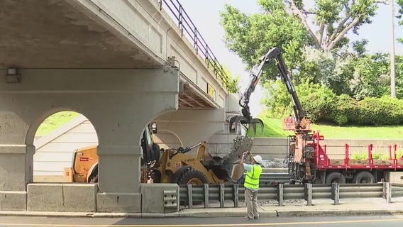 Emergency repairs on Wyandotte train bridge