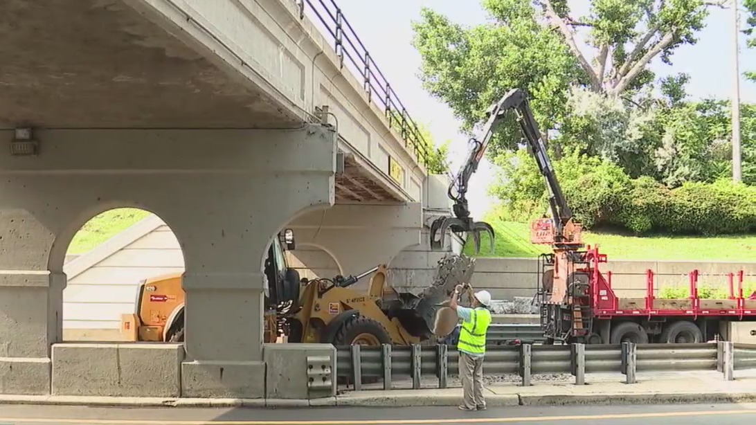 Emergency repairs on Wyandotte train bridge