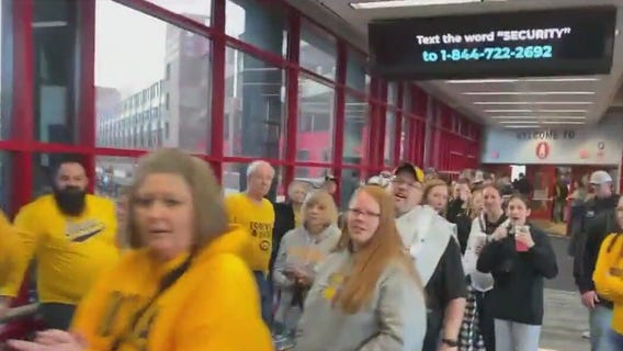 Fans line up to see Caitlin Clark in Big 10 Championship