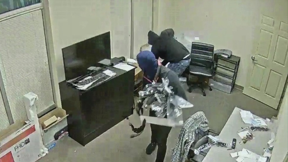 Burglars caught stealing hair from store | FOX 5 Atlanta