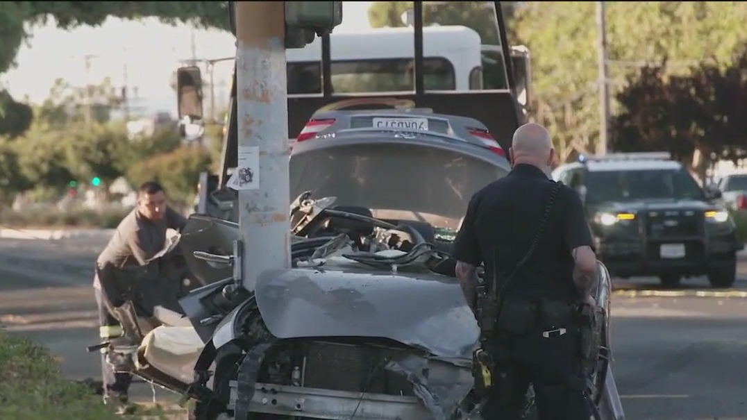 Attempted robbery suspects speed away from Oakland crime scene and causes violent crash in Hayward