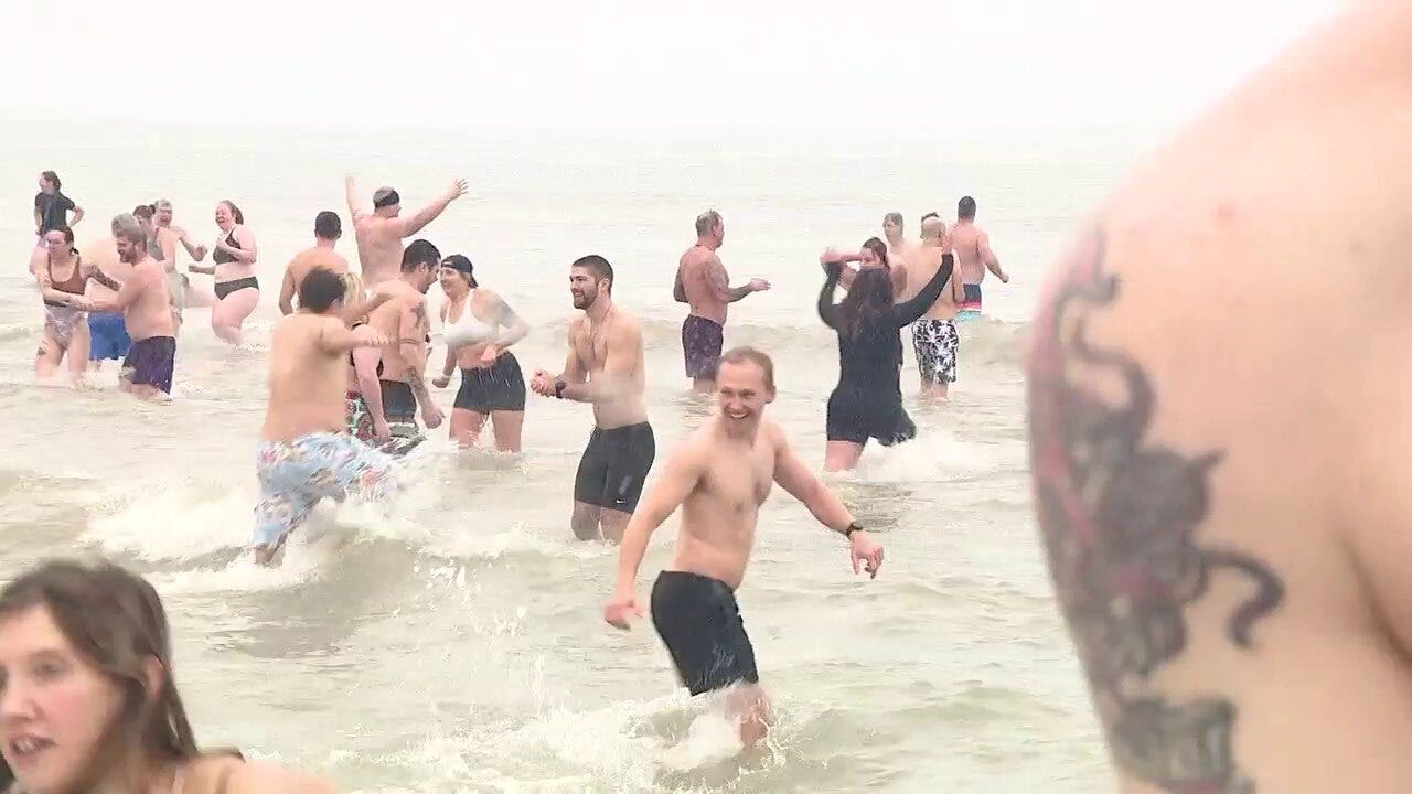 Hundreds take polar plunge at Milwaukee's lakefront: 'It's a bucket list thing'