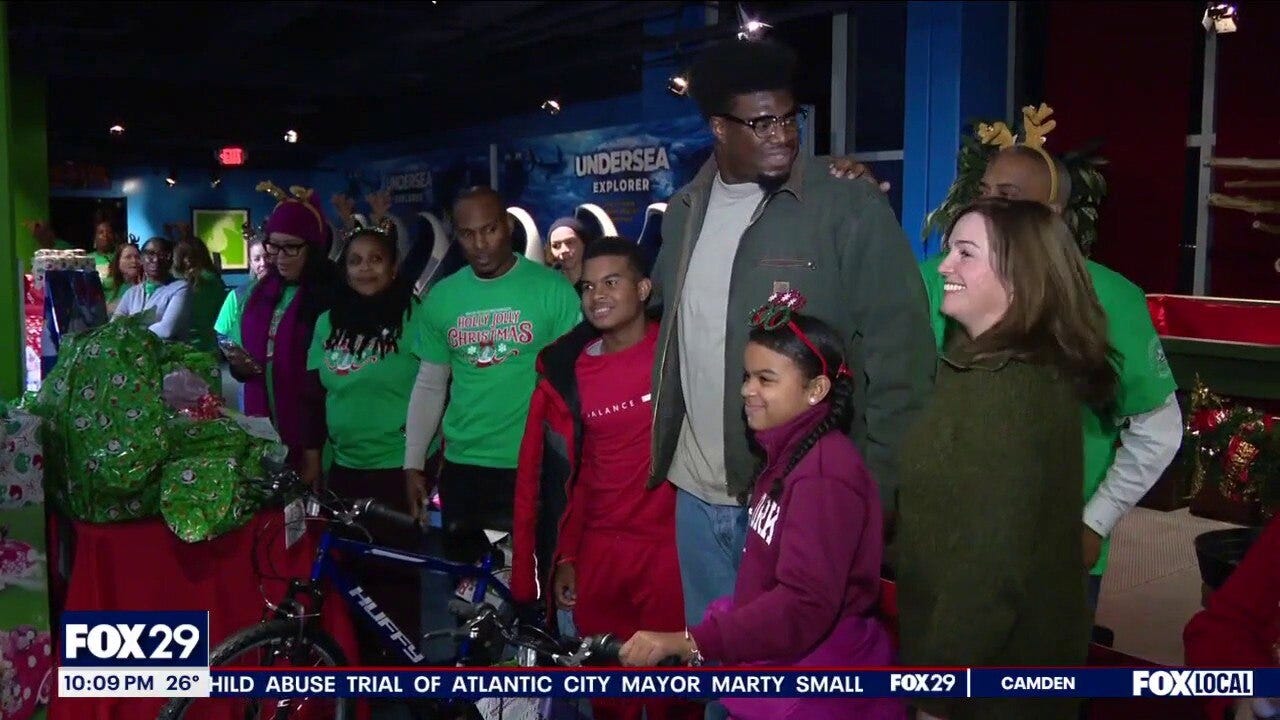 Eagles' Jordan Davis joins Camden holiday gift event honoring students
