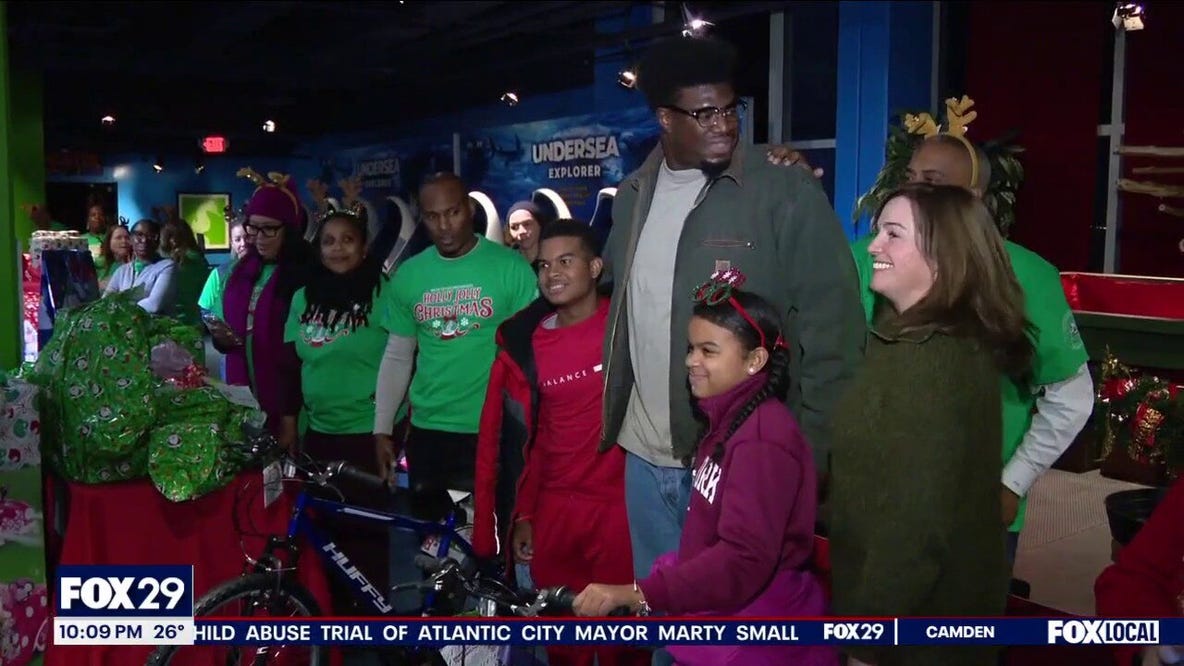 Eagles' Jordan Davis joins Camden holiday gift event honoring students