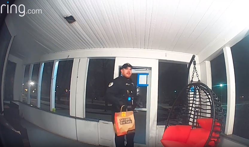 Oak Park officer delivers DoorDash order after 'driver ran into some trouble'