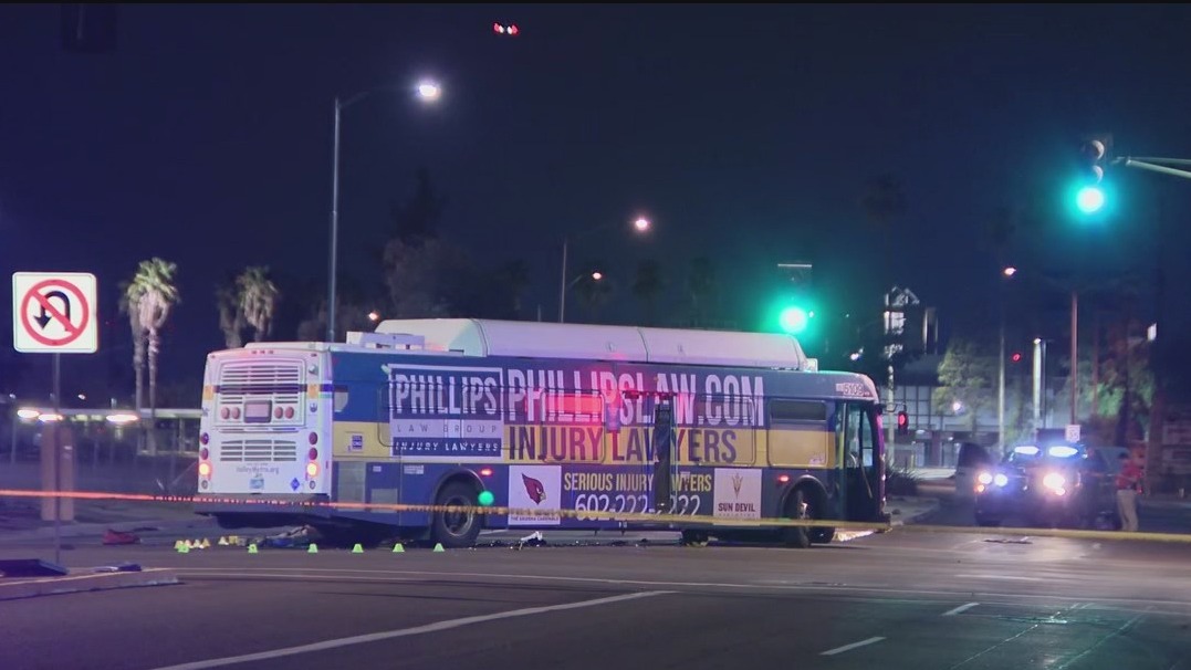 Motorcyclist killed in crash involving city bus in Phoenix | FOX 10 Phoenix