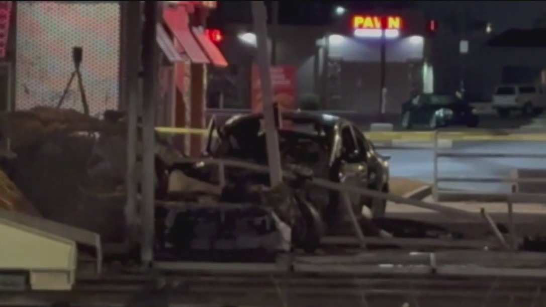 2 dead in fiery overnight crash in South Phoenix | FOX 10 Phoenix