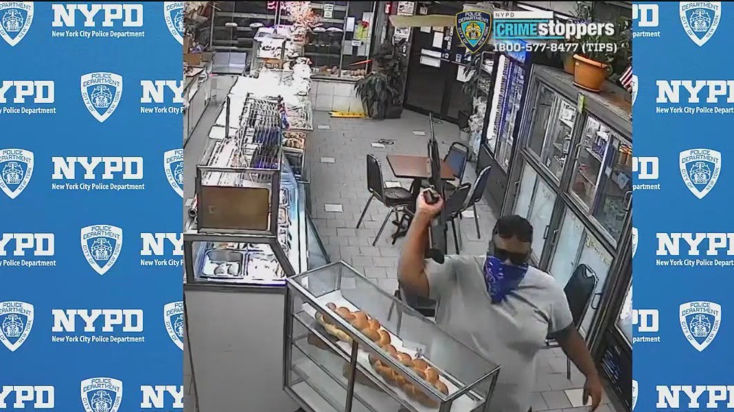 Masked man with rifle attempts to rob Queens bakery