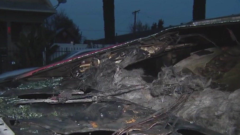 Cars burned down in South LA; Possible arson?
