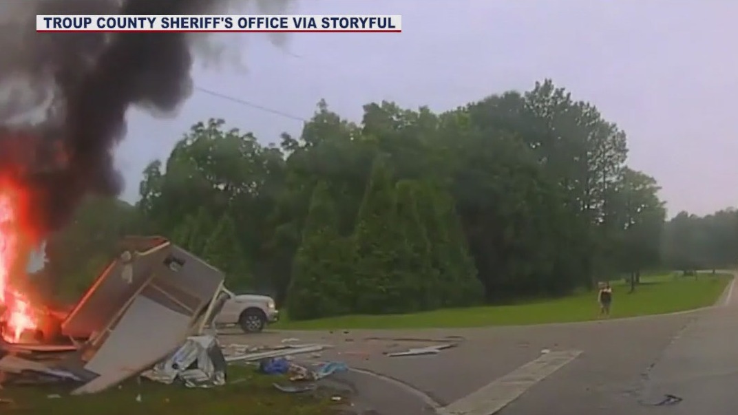 Deputy pulls elderly couple from burning car