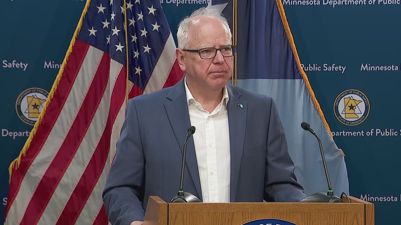 MN Gov. Tim Walz speaks on wildfire response [RAW]