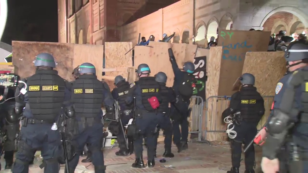 LAPD tearing down pro-Palestine encampment | FOX 11 Los Angeles