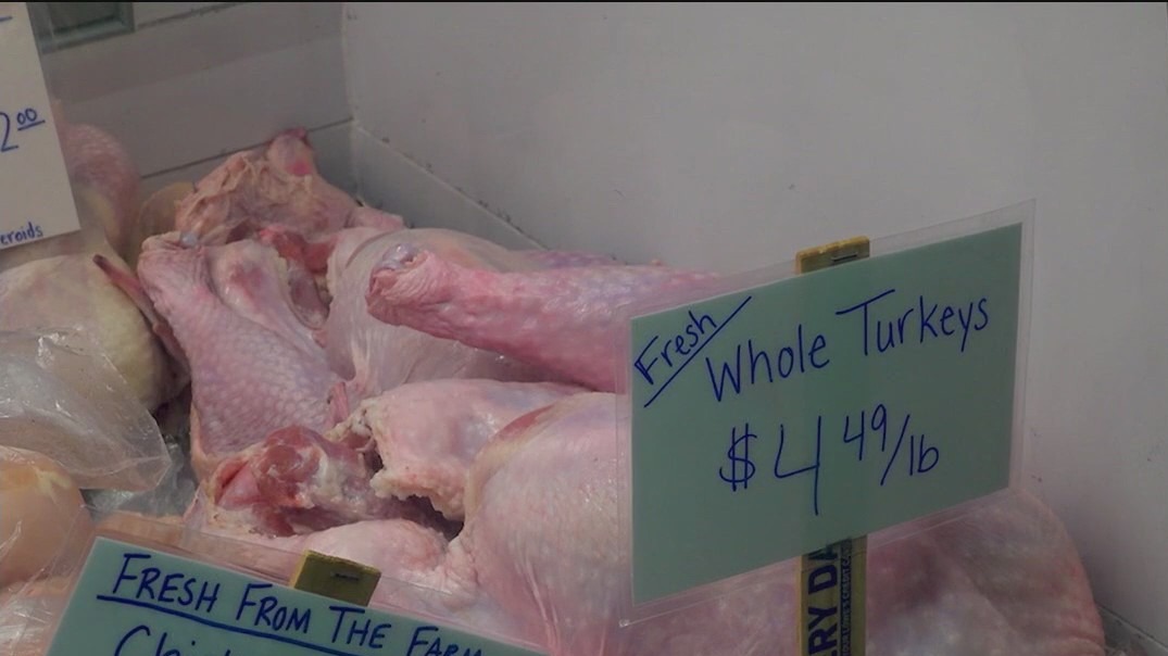 Last-minute Thanksgiving shopping underway