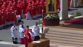 Thousands bid farewell to Pope Francis
