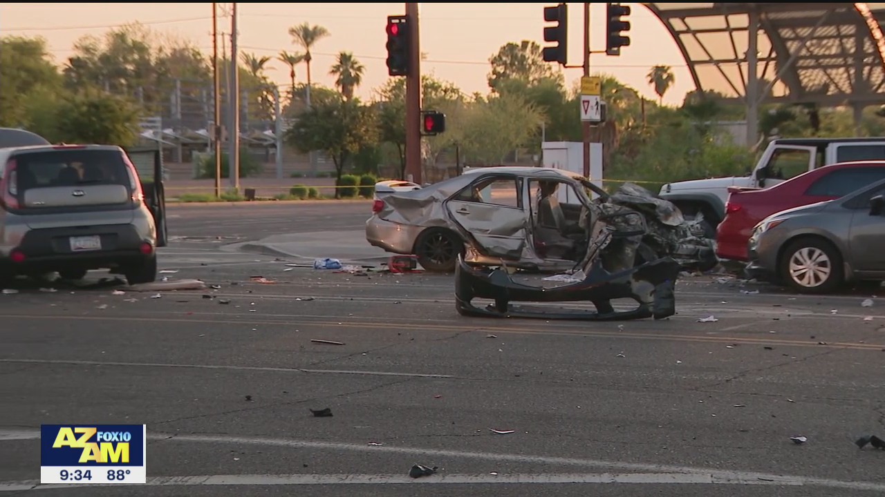 Man killed in 8-car crash at Phoenix intersection | FOX 10 Phoenix