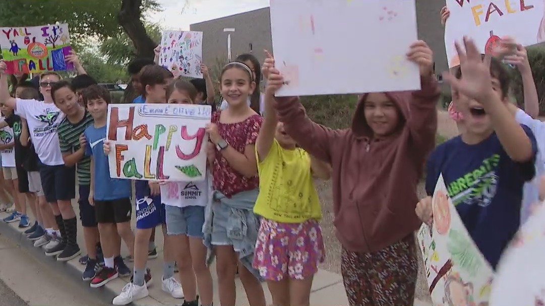 Ahwatukee students usher in fall with a parade