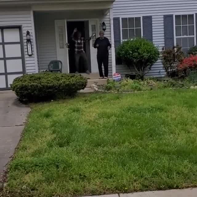 Adorable: Woman checking on elderly parents finds them dancing outside the front door