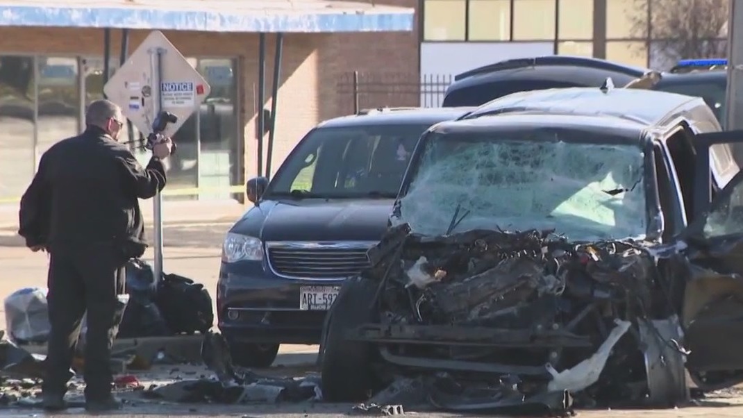 Milwaukee police chase, crash; man charged