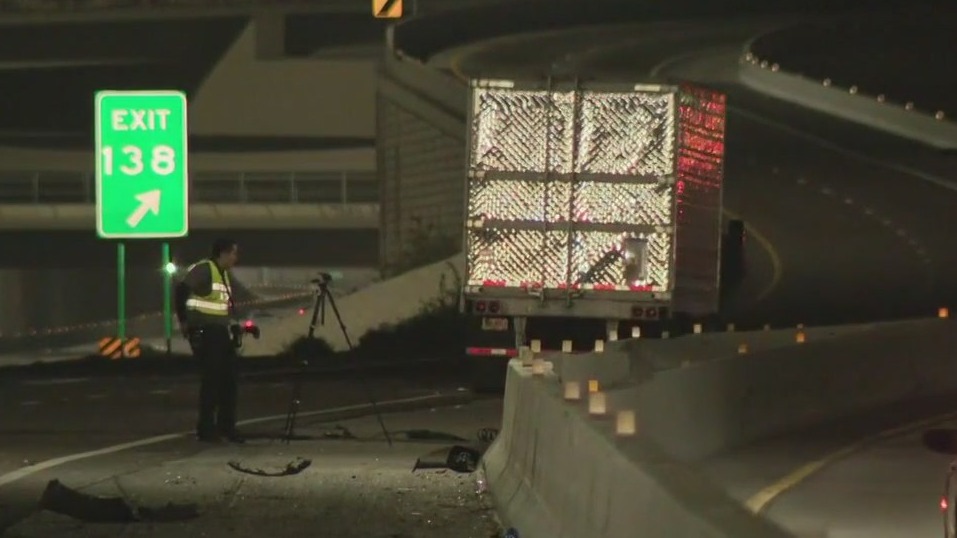 Deadly crash shuts down I-10 in west Phoenix | FOX 10 Phoenix