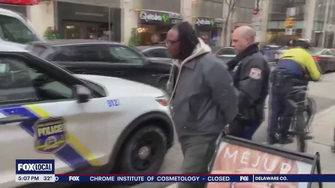 Suspect in custody after stabbing at Center City SEPTA station