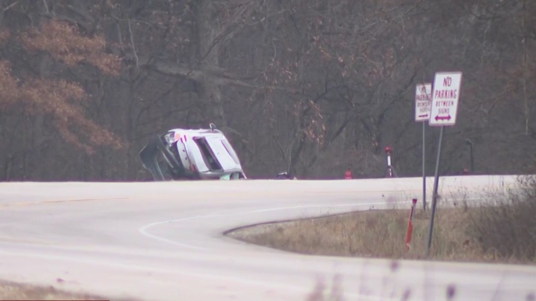 Police chase leads to crash, 2 dead