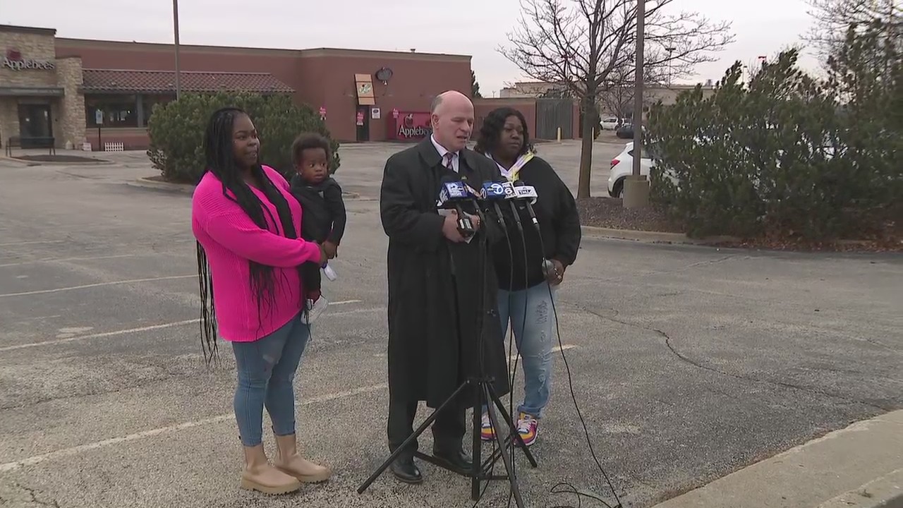 Reaction after charges were dismissed in Kenosha Applebee's incident