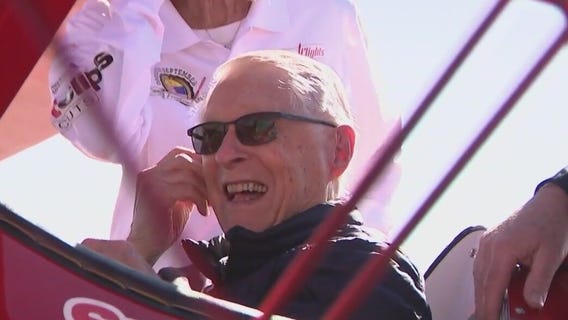 Phoenix veteran hops into WWII-era plane for 'Dream Flight' experience