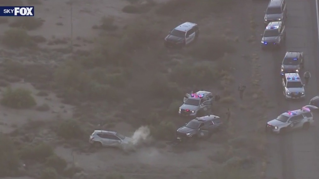Police chase ends in crash on I-10 south of Phoenix | FOX 10 Phoenix