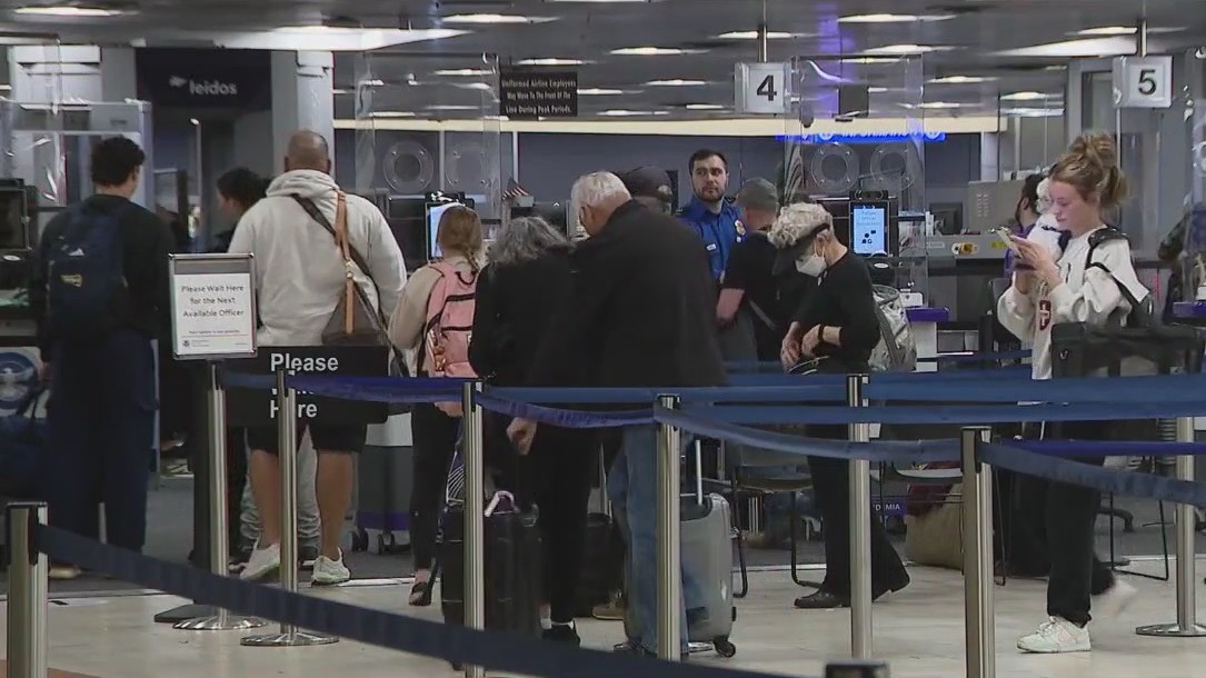 Winter weather flight cancellations impacting Arizona | FOX 10 Phoenix