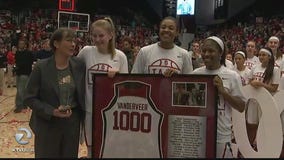 Stanford coach Tara VanDerveer joins elite 1,000 wins club