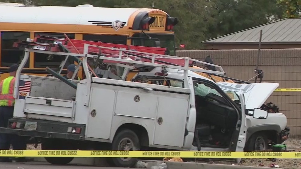 Glendale crash involving school bus leaves 2 seriously hurt