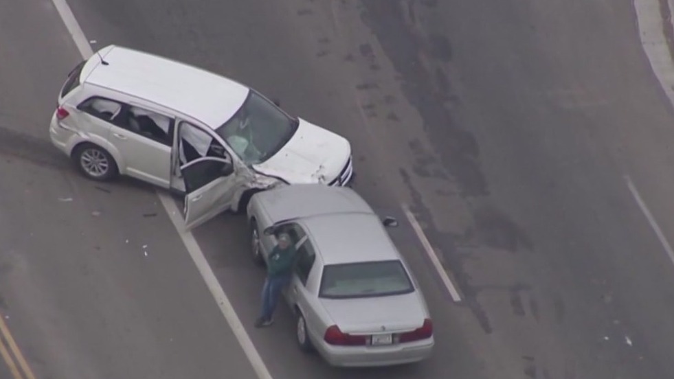 Woman, child seriously hurt in head-on crash near Tolleson, MCSO says ...