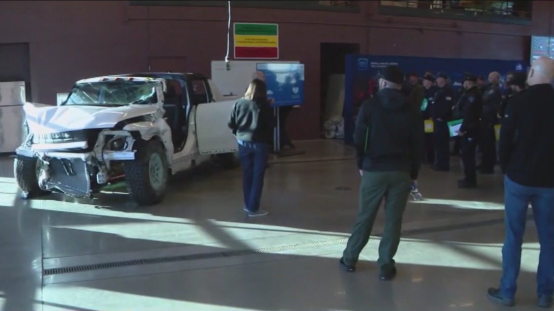 First responders learn how to respond to emergencies involving electric cars