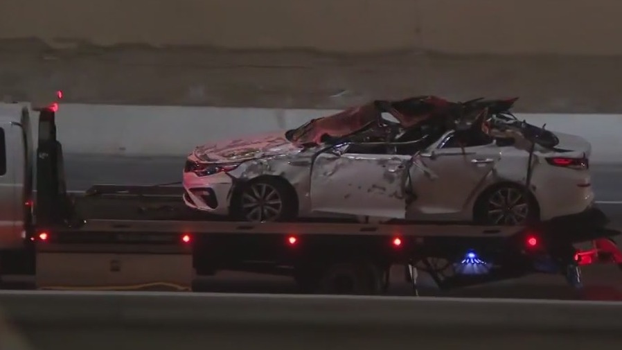 Deadly rollover crash shuts down I-17 in Phoenix | FOX 10 Phoenix
