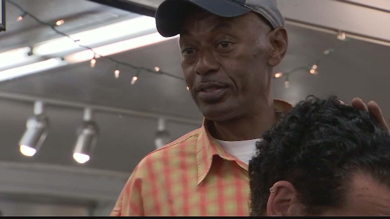 Kaepernick protest resonates with customers at Oakland barbershop