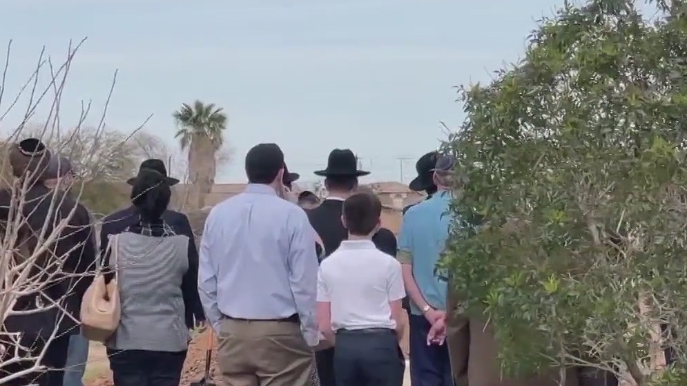 Memorial service held for family of 5 who died in Phoenix condo fire ...