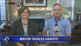 Livermore mayor cleans up graffiti with his own hands