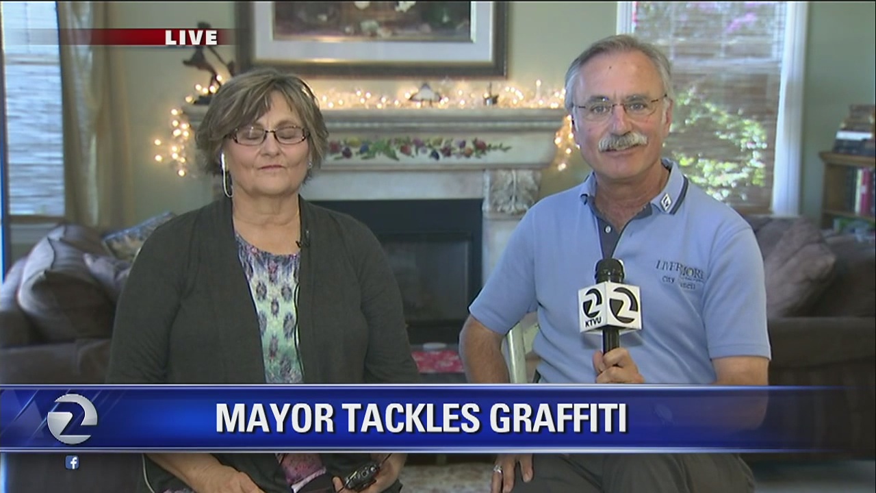 Livermore mayor cleans up graffiti with his own hands