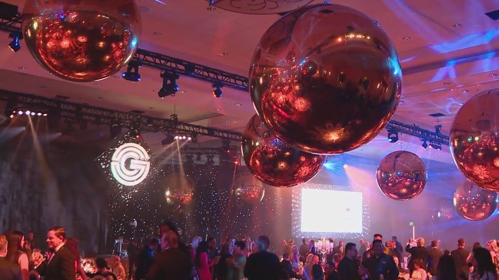 Celebrity Fight Night raises money to fund clinical trials for cancer research