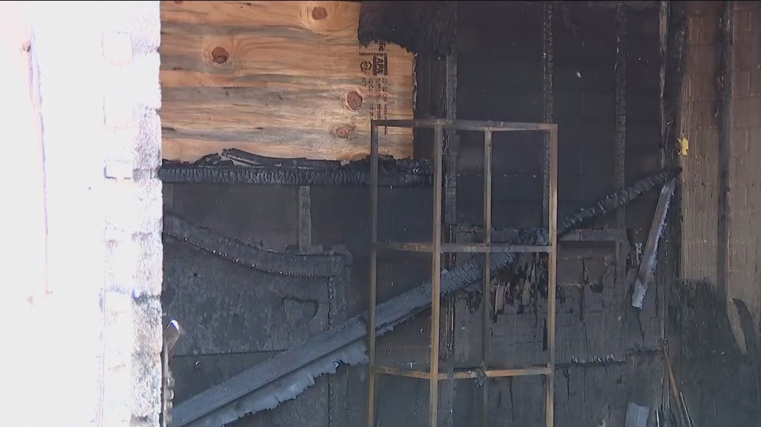 11 people, 6 dogs displaced after Phoenix house fire | FOX 10 Phoenix