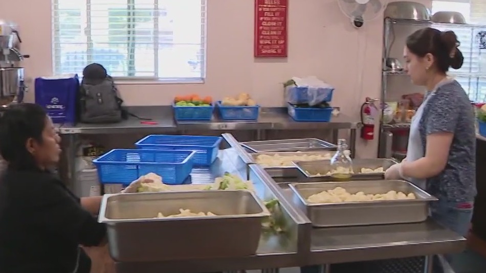 Esperanca feeding Phoenix area seniors through stove to table program