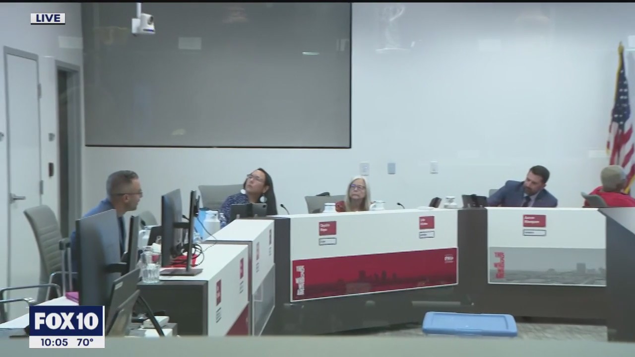 Phoenix school board mulls return of SROs