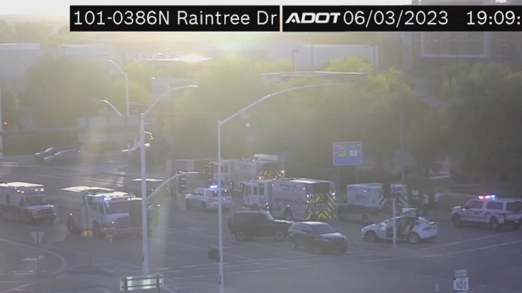 7 hurt after Scottsdale crash