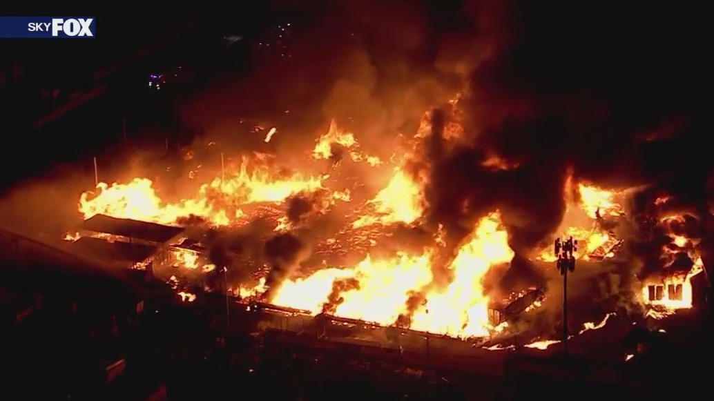 Massive fire at Phoenix scrapyard | FOX 10 Phoenix