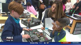 Va. elementary school students refurbishing computers to donate to local families