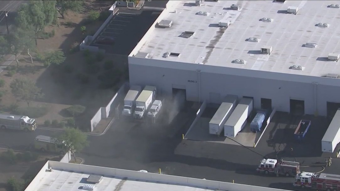 Recycling plant fire prompts HAZMAT situation | FOX 10 Phoenix