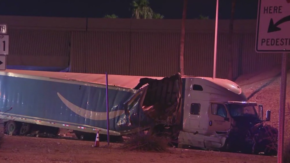 Amazon trailer involved in Loop 101 crash | FOX 10 Phoenix